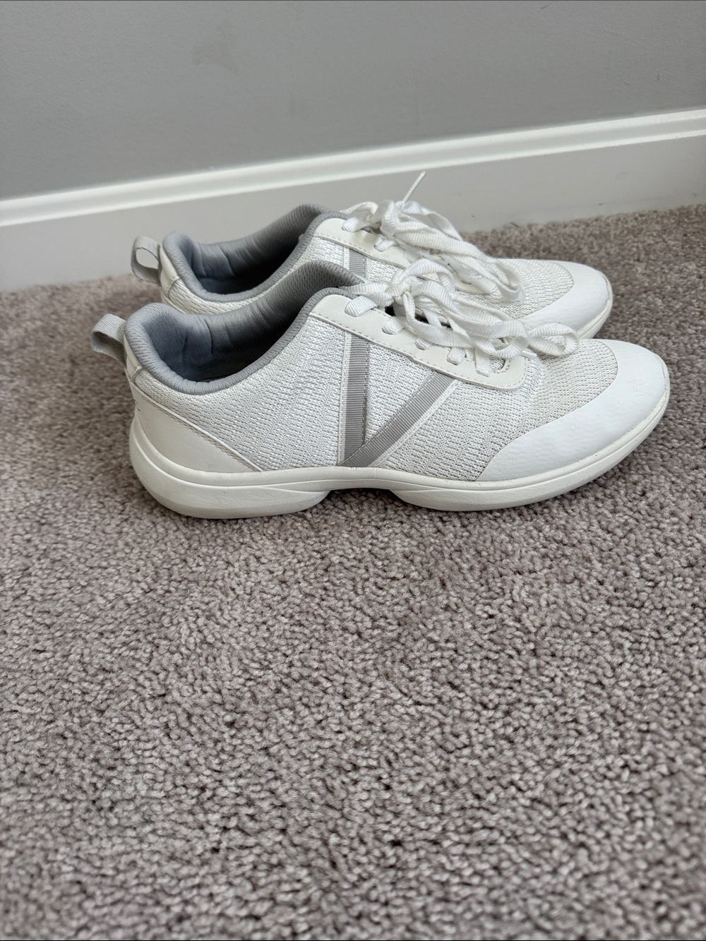 Vionic White Lace-Up Sneakers womens 8.5